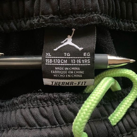 NIKE BOYS BLK Thermal Fit XL Bottoms Jordan logo like new condition - Picture 5 of 5